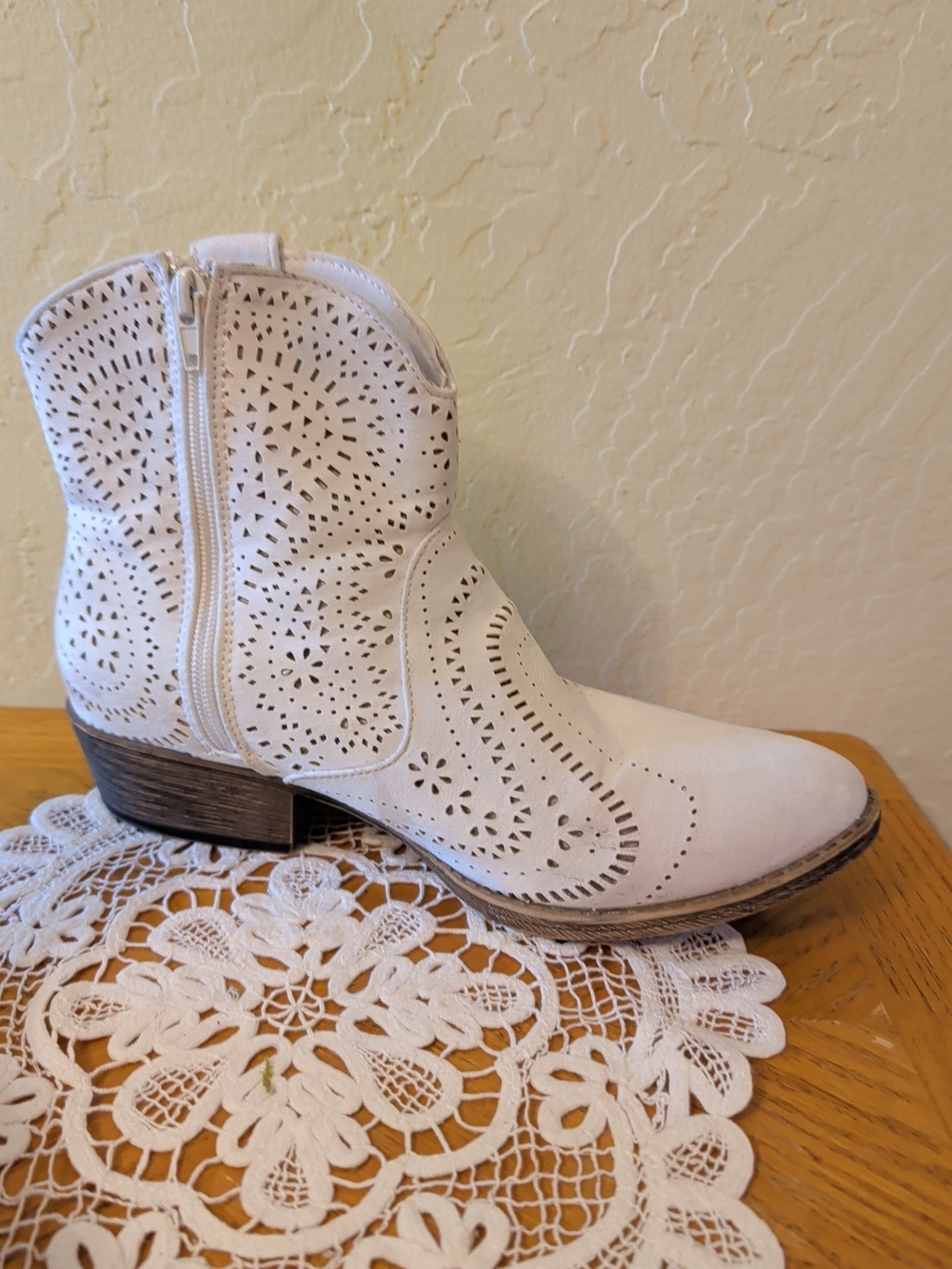 Very G Women White Ankle Cowboy Boots Size 8.6 - Picture 6 of 16